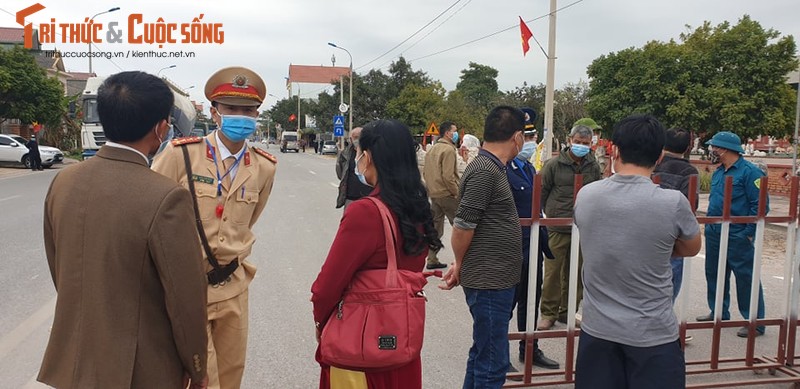Quang Ninh lap chot kiem dich COVID-19, Quoc lo 18 un u keo dai-Hinh-9