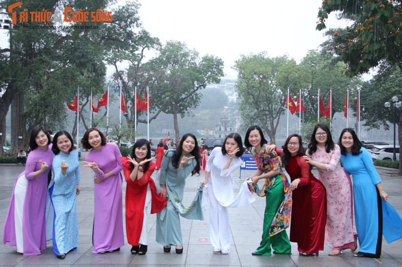 Quoc te Phu nu 8/3: Net dep nu can bo, nhan vien VUSTA trong ta ao dai-Hinh-17