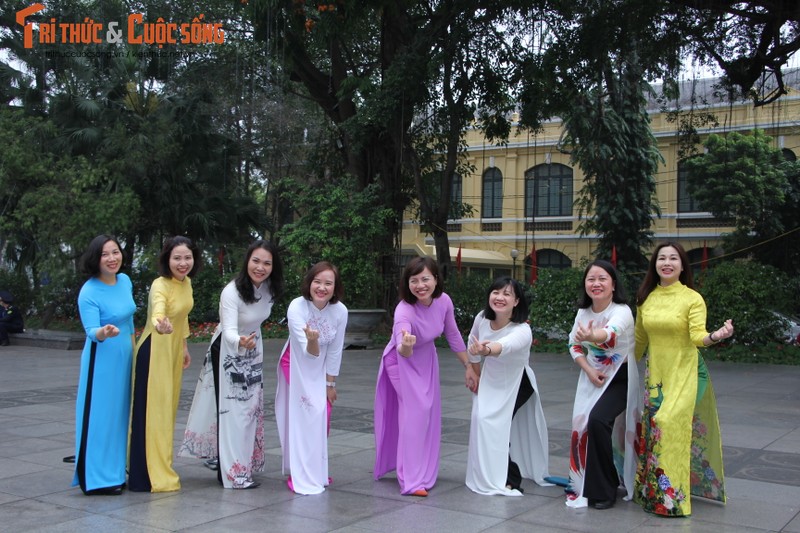 Quoc te Phu nu 8/3: Net dep nu can bo, nhan vien VUSTA trong ta ao dai-Hinh-18