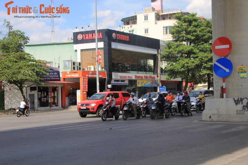 Nguoi dan Ha Noi “vat va” trong nang nong 40 do C-Hinh-2