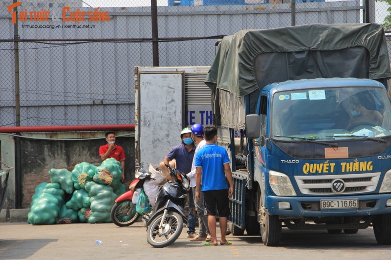 Ben Nuoc Ngam tap ket hang hoa chui: Thanh tra GT lam ngo?