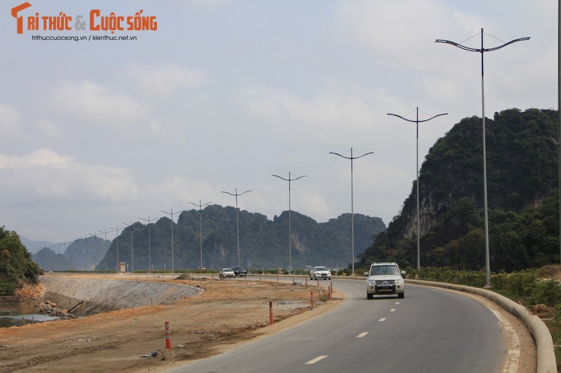 Nguoi dan lo ngai tuyen duong Ha Long - Cam Pha tiem an nhieu nguy co tai nan-Hinh-2