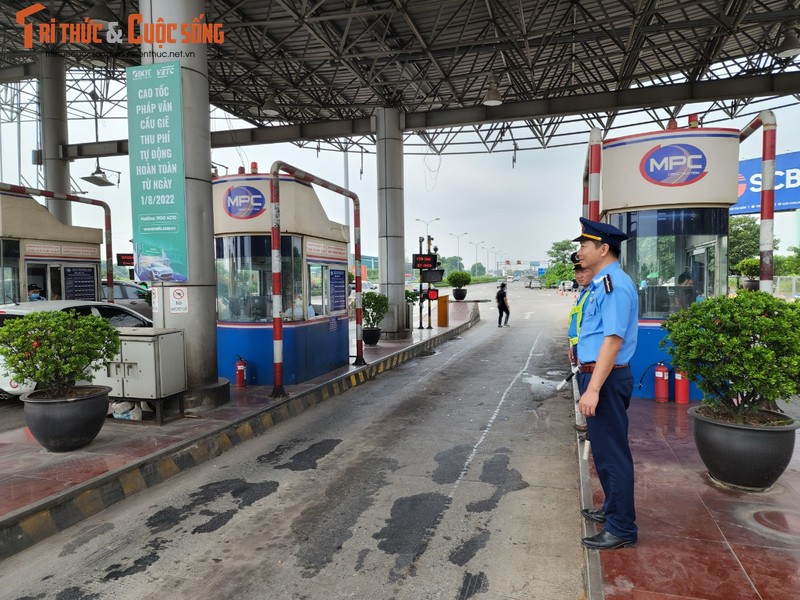 Thu phi khong dung cao toc Phap Van - Cau Gie: Nguoi quay xe, nguoi hao hung dan the