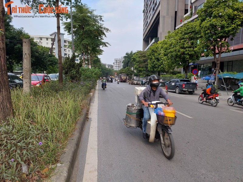 Ha Noi: Via he duong Nguyen Hoang bi lan chiem, hu hong nang-Hinh-7