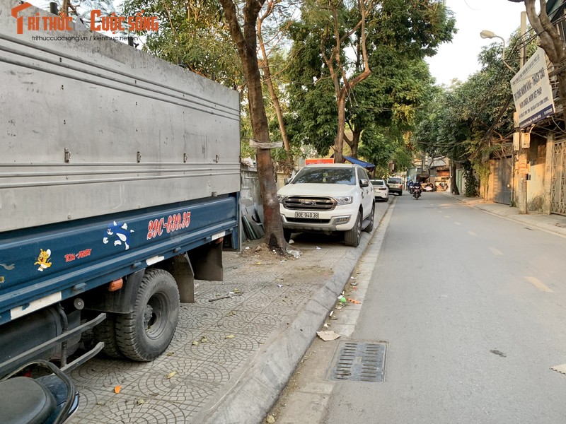 Ha Noi: Co lenh cam, via he lat da...van 