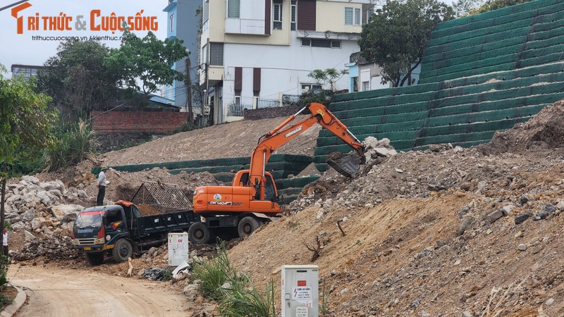 Quang Ninh: Sua chua sat lo bo ke khu biet thu Ban Mai van cham tien do-Hinh-8