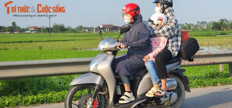 Chua het nghi le, nguoi dan linh kinh do dac ve Ha Noi som