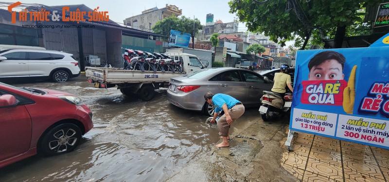 Duong pho Ha Noi ngap lut giua troi nang-Hinh-2