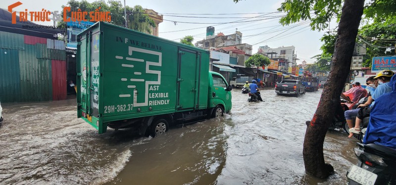 Duong pho Ha Noi ngap lut giua troi nang-Hinh-8