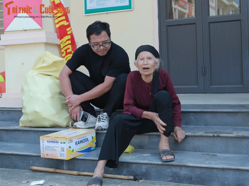 Bao Tri thuc va cuoc song trao qua ho tro ba con vung bao lut Bac Giang-Hinh-2