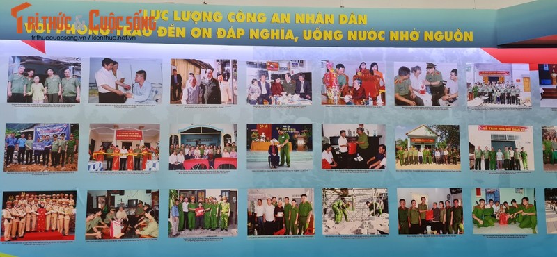 Nguoi dan Ha Noi xuc dong khi xem trien lam “Den on dap nghia“-Hinh-2