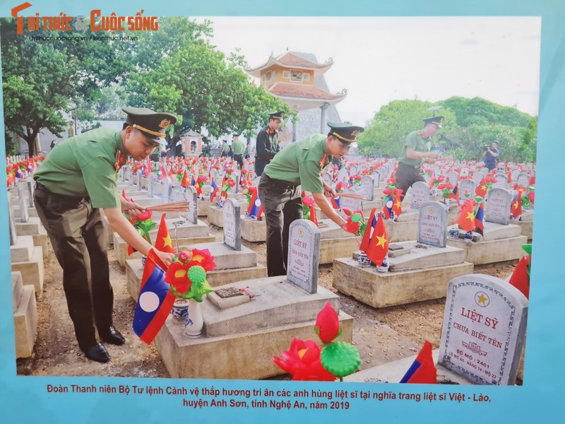 Nguoi dan Ha Noi xuc dong khi xem trien lam “Den on dap nghia“-Hinh-8