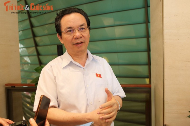 DBQH Hoang Van Cuong: Khong nen giao Bo GD&DT lam sach giao khoa