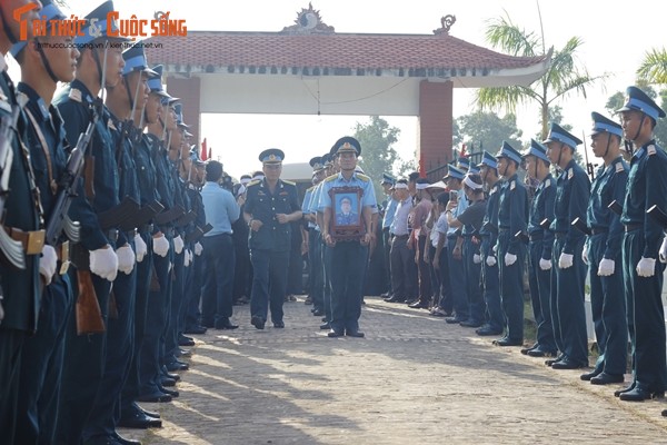 Nghen ngao tien dua Dai ta Tran Quang Khai ve noi an nghi cuoi cung-Hinh-3