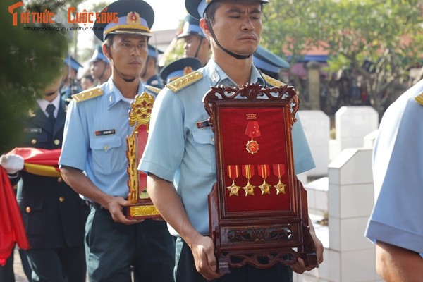 Nghen ngao tien dua Dai ta Tran Quang Khai ve noi an nghi cuoi cung-Hinh-4