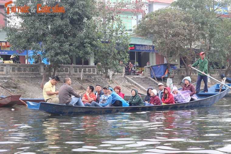 Anh: Hang nghin nguoi keo ve chua Huong truoc gio khai hoi-Hinh-5