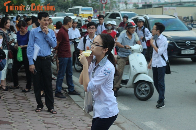 Anh: Thi sinh hoi hop truoc thi vao lop 10 o Ha Noi-Hinh-14