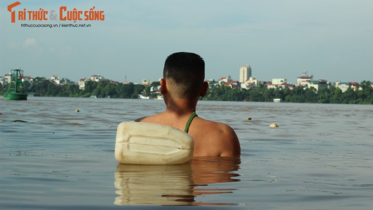 Rung minh canh nguoi Ha Noi tam giua nuoc lu song Hong-Hinh-9