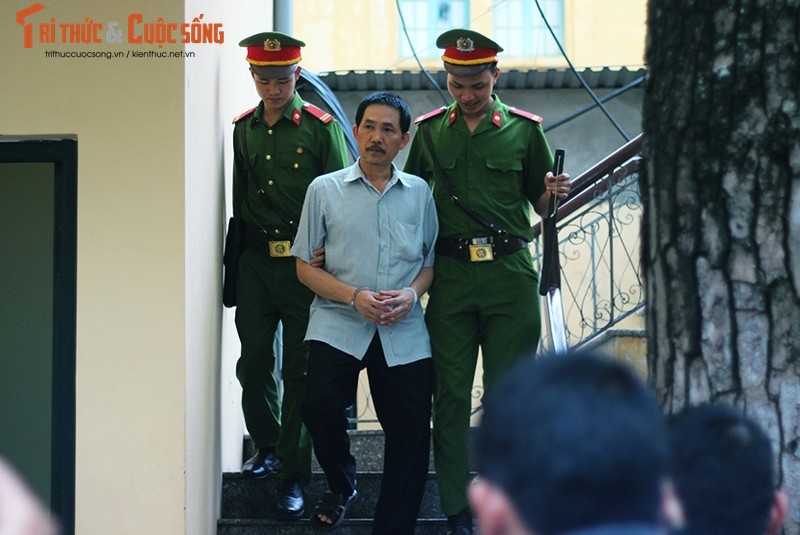 Anh: Ha Van Tham mim cuoi, Nguyen Xuan Son hoc hac sau ban an-Hinh-10