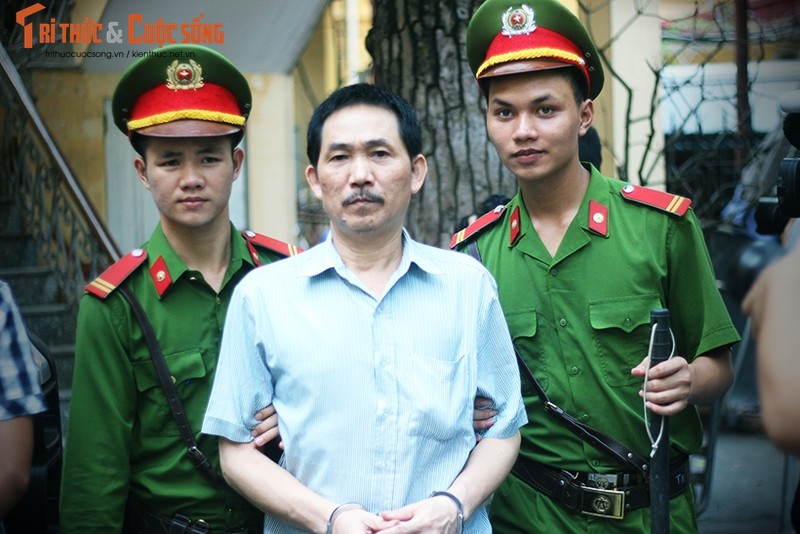 Anh: Ha Van Tham mim cuoi, Nguyen Xuan Son hoc hac sau ban an-Hinh-11