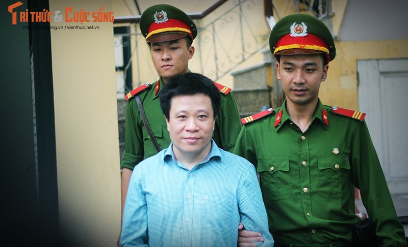 Anh: Ha Van Tham mim cuoi, Nguyen Xuan Son hoc hac sau ban an-Hinh-3