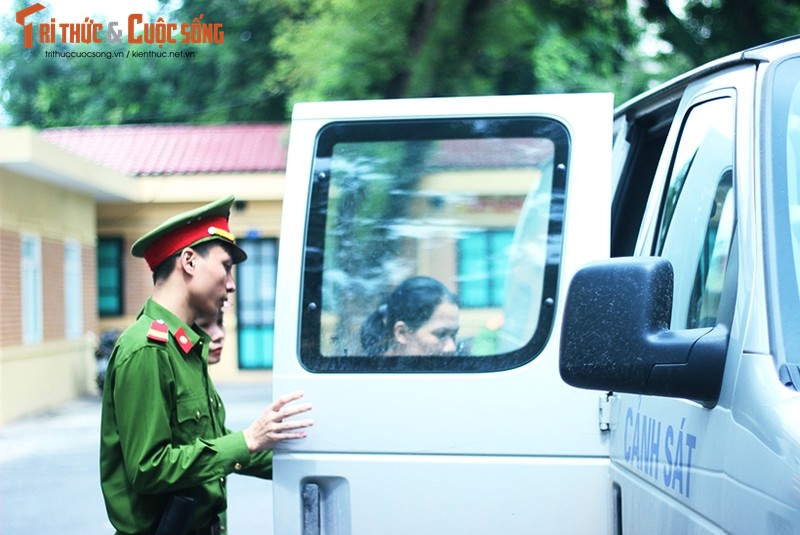 Anh: Ha Van Tham mim cuoi, Nguyen Xuan Son hoc hac sau ban an-Hinh-9