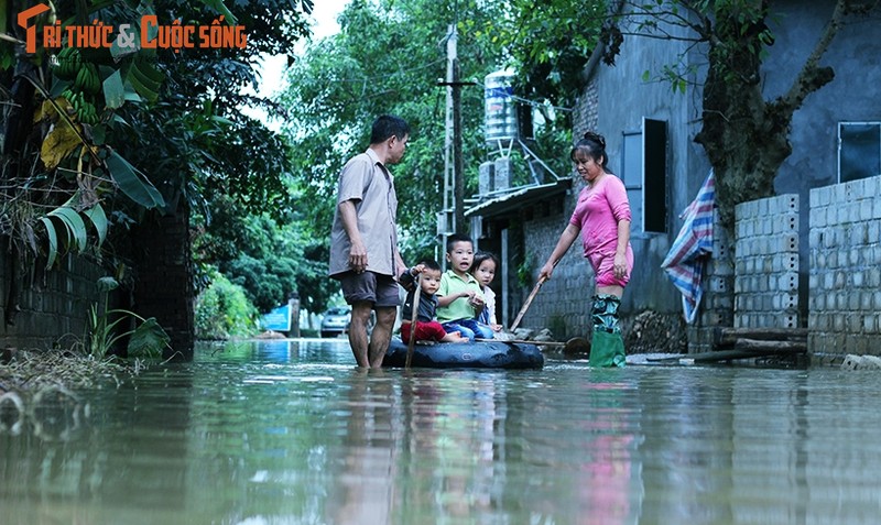 Su co vo de Chuong My: Nuoc dang rut, dan hoi ha don dep-Hinh-5