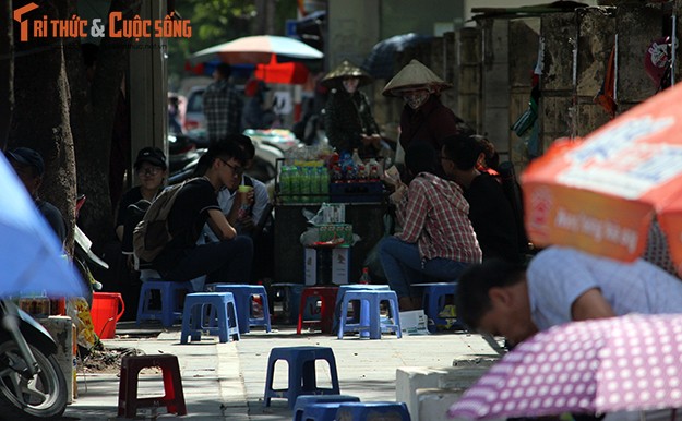 Ha Noi nang nhu do lua: Nguoi “hot” bac trieu, nguoi “meo mat” vi e-Hinh-2