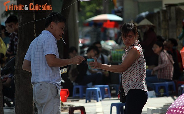 Ha Noi nang nhu do lua: Nguoi “hot” bac trieu, nguoi “meo mat” vi e-Hinh-3