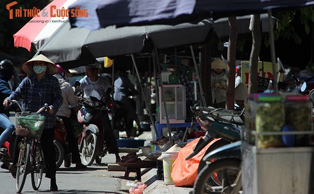 Ha Noi nang nhu do lua: Nguoi “hot” bac trieu, nguoi “meo mat” vi e-Hinh-8