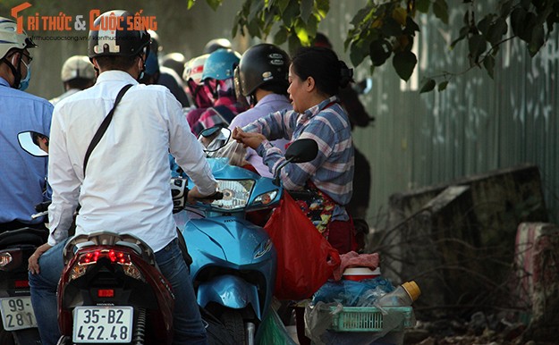 Ha Noi nang nhu do lua: Nguoi “hot” bac trieu, nguoi “meo mat” vi e-Hinh-9