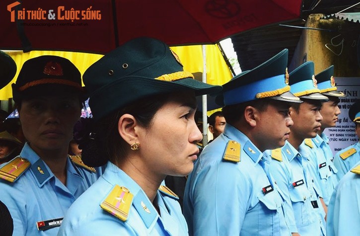 Nghen ngao tien dua hai phi cong Su-22 ve noi an nghi cuoi cung-Hinh-15