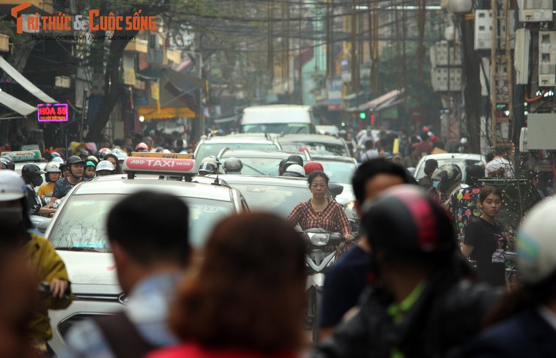 Via he pho co bi hang hoa “nuot chung”, canh sat luon lach tim loi thoat-Hinh-13