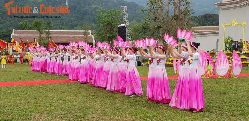 Dac sac, hoanh trang ngay khai hoi xuan Yen Tu 2019-Hinh-10