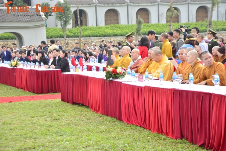 Dac sac, hoanh trang ngay khai hoi xuan Yen Tu 2019-Hinh-2