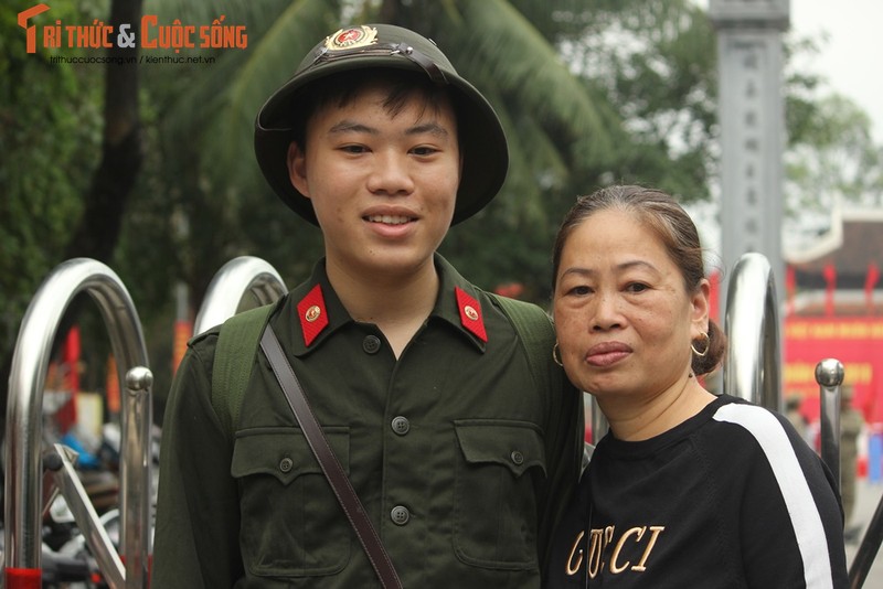 Khoanh khac nguoi than bin rin tien tan binh nhap ngu o Ha Noi-Hinh-12