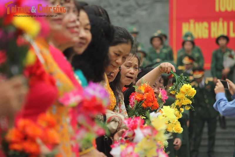 Khoanh khac nguoi than bin rin tien tan binh nhap ngu o Ha Noi-Hinh-5