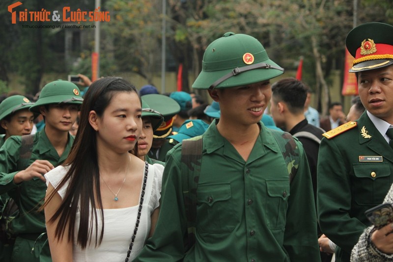 Khoanh khac nguoi than bin rin tien tan binh nhap ngu o Ha Noi-Hinh-8