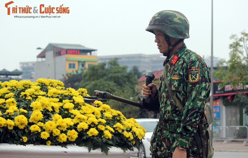 Chu tich Kim Jong-un dang den Ha Noi, an ninh duoc that chat tuyet doi-Hinh-13