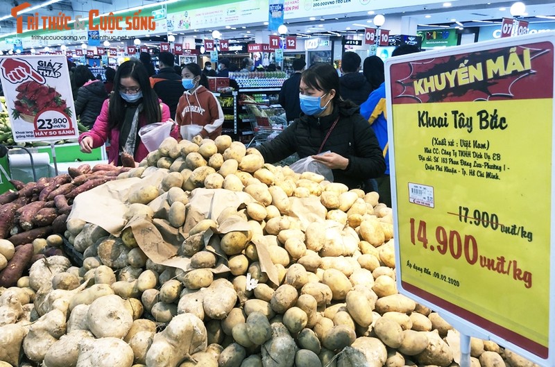 Chen nhau mua rau cu qua o sieu thi Ha Noi 