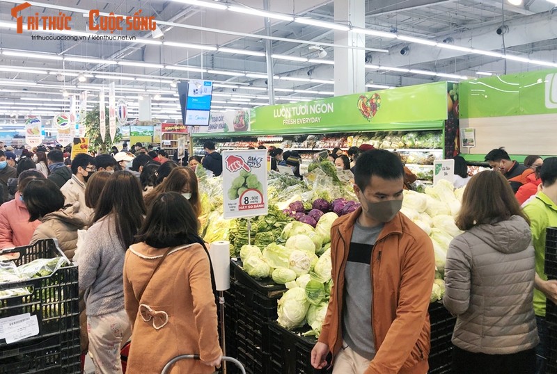 Chen nhau mua rau cu qua o sieu thi Ha Noi 