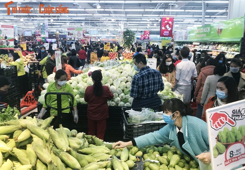 Chen nhau mua rau cu qua o sieu thi Ha Noi 