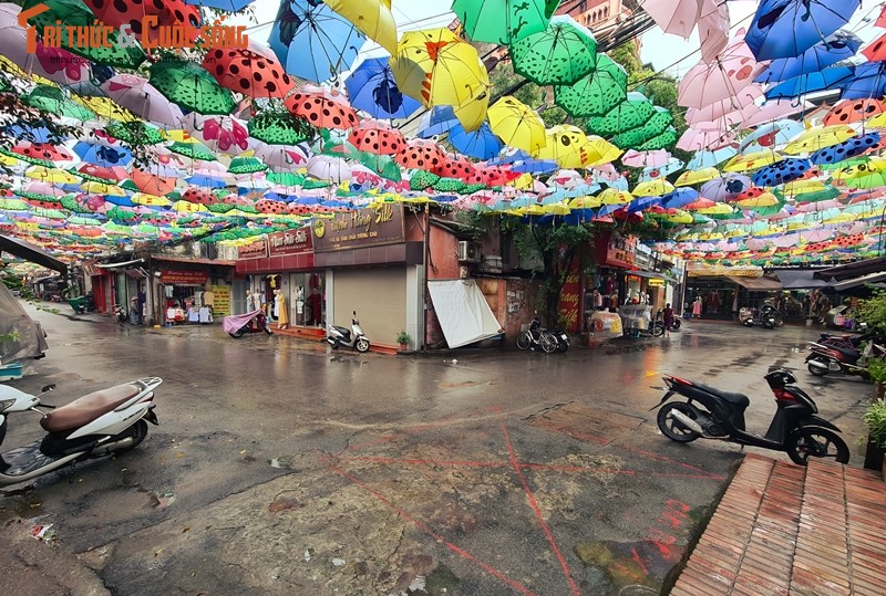 Dich COVID-19: Nhieu cua hang o lang lua Van Phuc dong cua, xa hang-Hinh-13