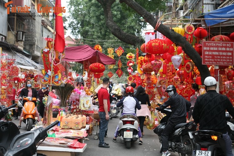 Bat chap dich Covid-19, ca chep tien Tao quan nhat quyet 