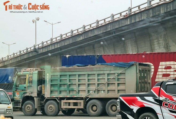 Ha Noi: Binh doan xe nghi qua tai chay vao duong cam, “cay nat” de Nguyen Khoai-Hinh-3