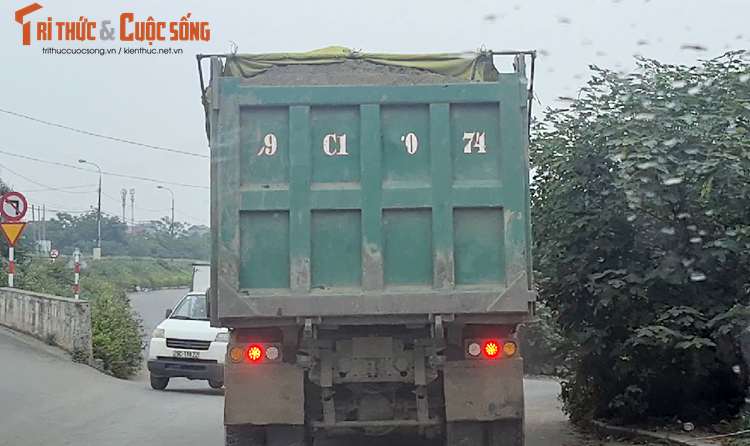 Ha Noi: Binh doan xe nghi qua tai chay vao duong cam, “cay nat” de Nguyen Khoai-Hinh-4