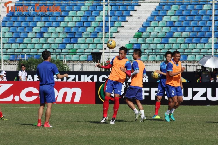 DT Viet Nam 1 - 0 DT Malaysia: Vuot kho gianh chien thang-Hinh-10