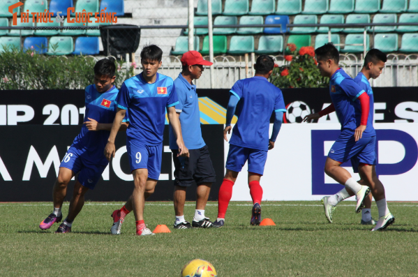 DT Viet Nam 1 - 0 DT Malaysia: Vuot kho gianh chien thang-Hinh-11