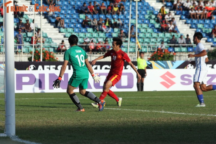 DT Viet Nam 1 - 0 DT Malaysia: Vuot kho gianh chien thang-Hinh-4