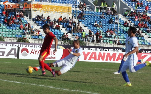 DT Viet Nam 1 - 0 DT Malaysia: Vuot kho gianh chien thang-Hinh-5